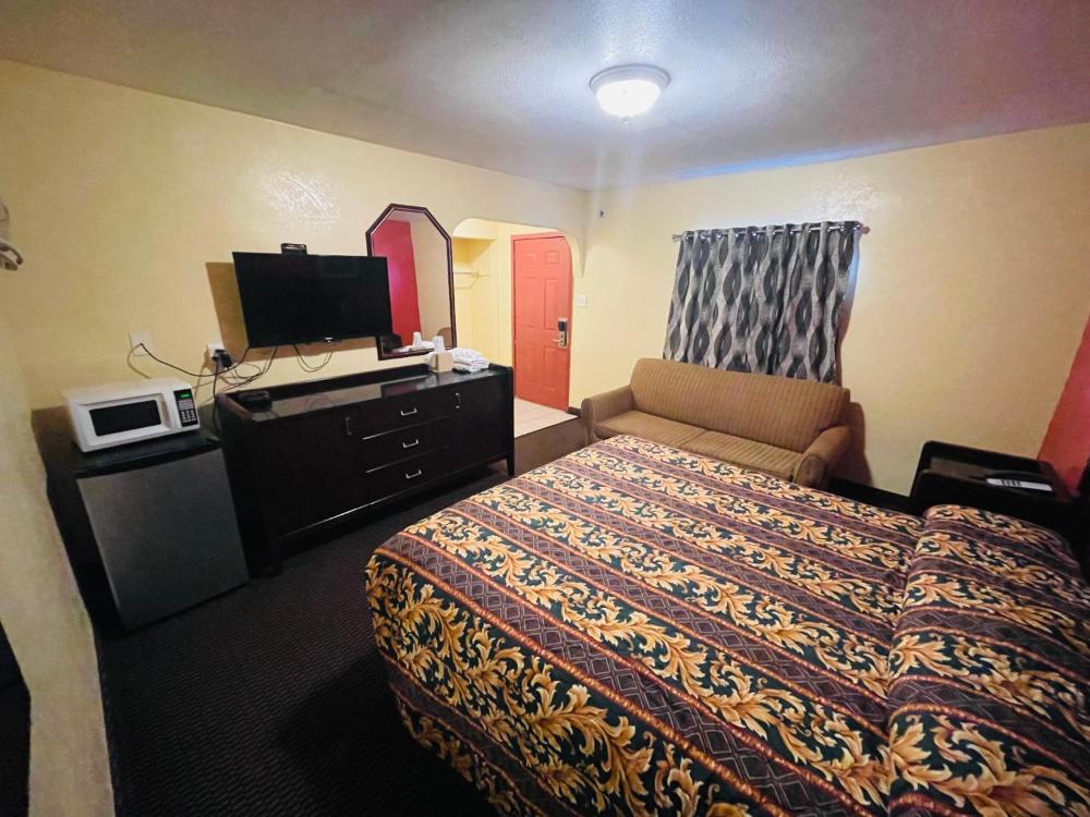 Deluxe King Room interior